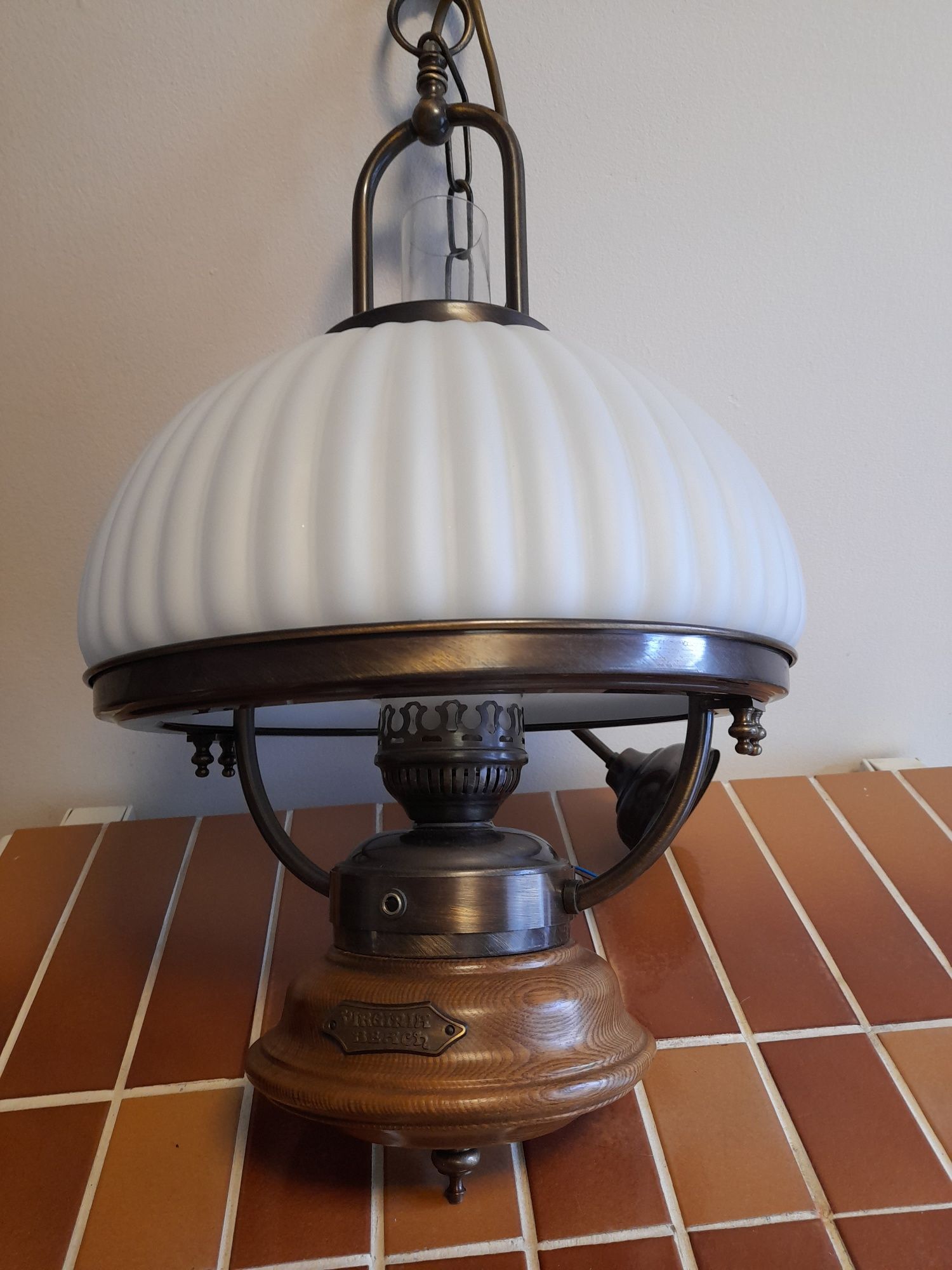 Lampa a'la naftowa