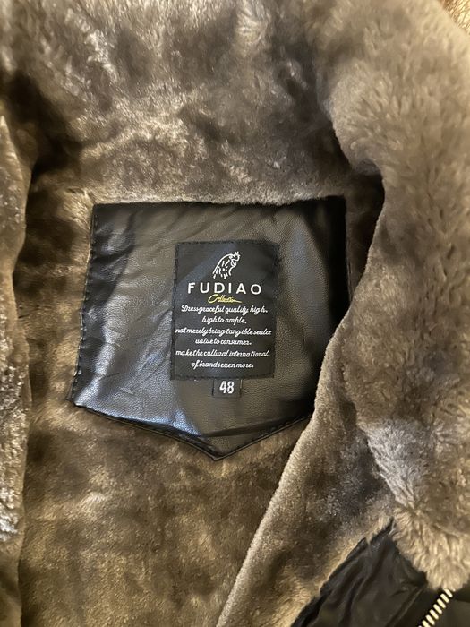 Продам шкіряну куртку на зиму, розмір М) стан 10/10