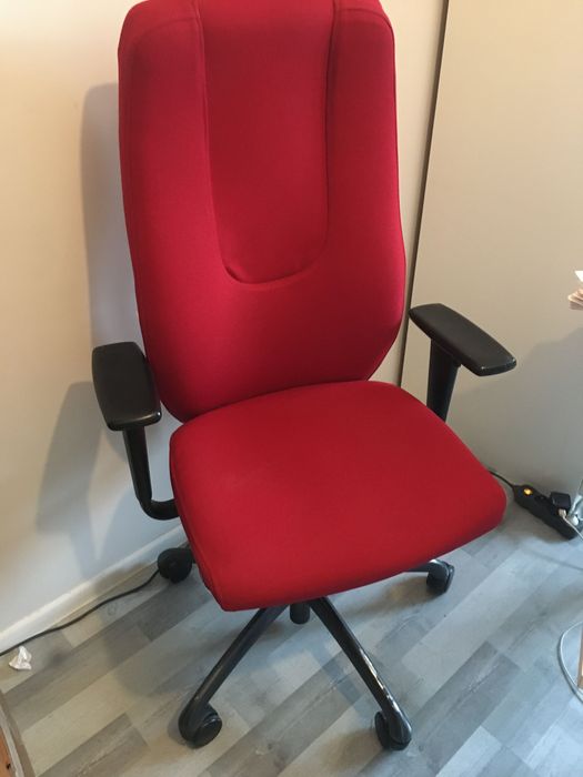 Krzesło biurowe Boss Neo Task Chair in New Red Fabric