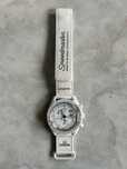 Omega x Swatch Snoopy SO33W700 Limitowana Dostępność