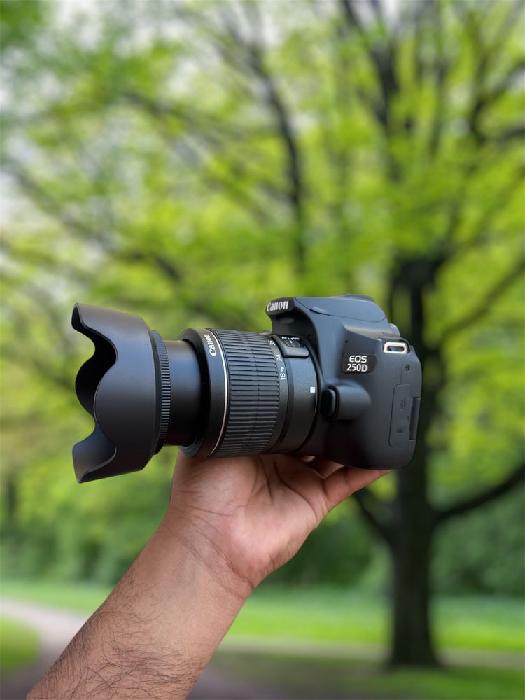 Canon Eos 250D WiFi/4k video/ecrã tactile com lente 18-55mm e bolsa