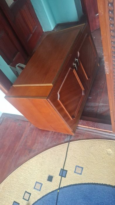 Тумбочка під телевізор