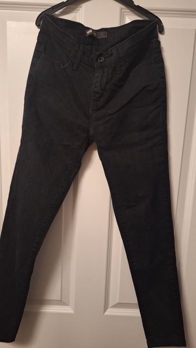 Sprzedam damskie spodnie Levi's