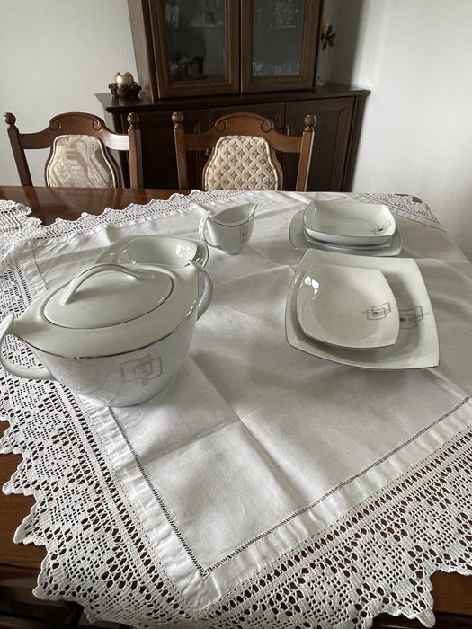 Serws obiadowy porcelanowy na 12 osób Ćmielów