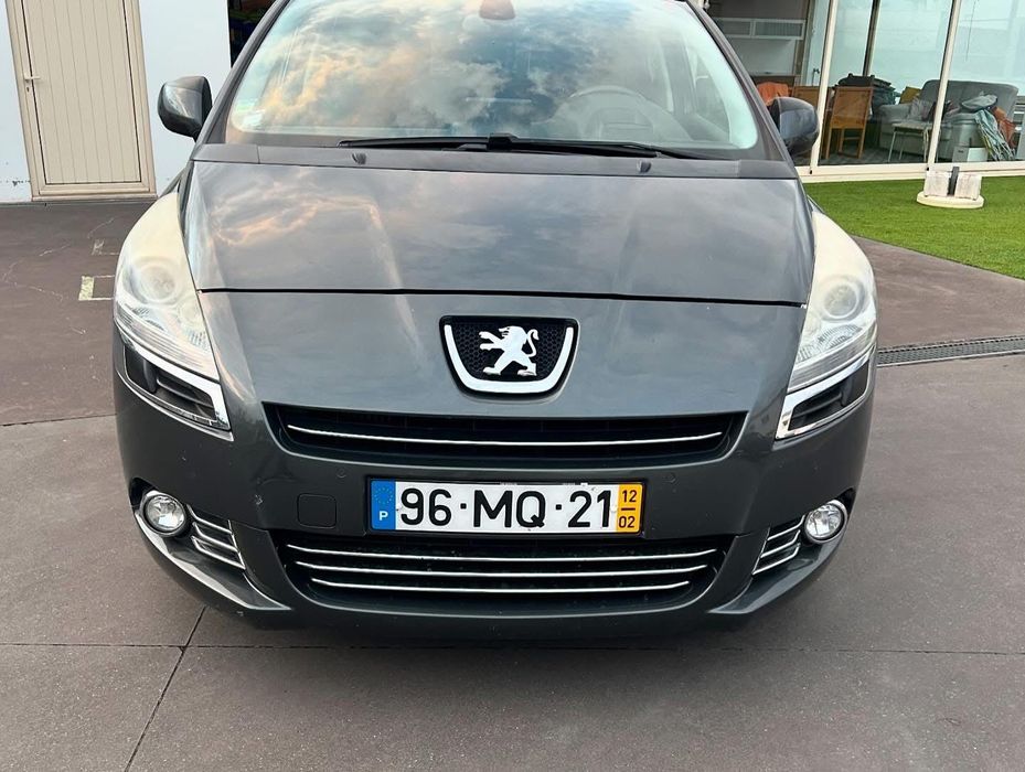 PEUGEOT 5008 1.6 Hdi Full Extras