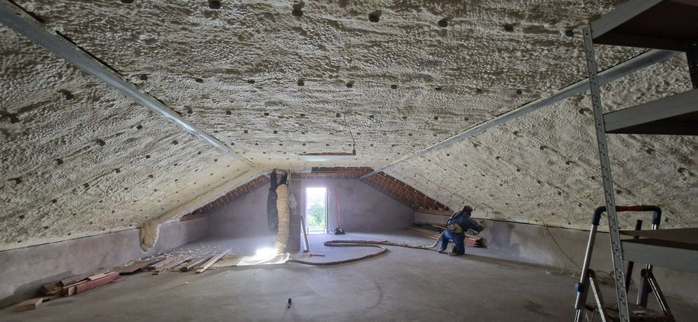 Ocieplenie poddasza PIANA PUR, natrysk, izolacja pianą ocieplenie domu