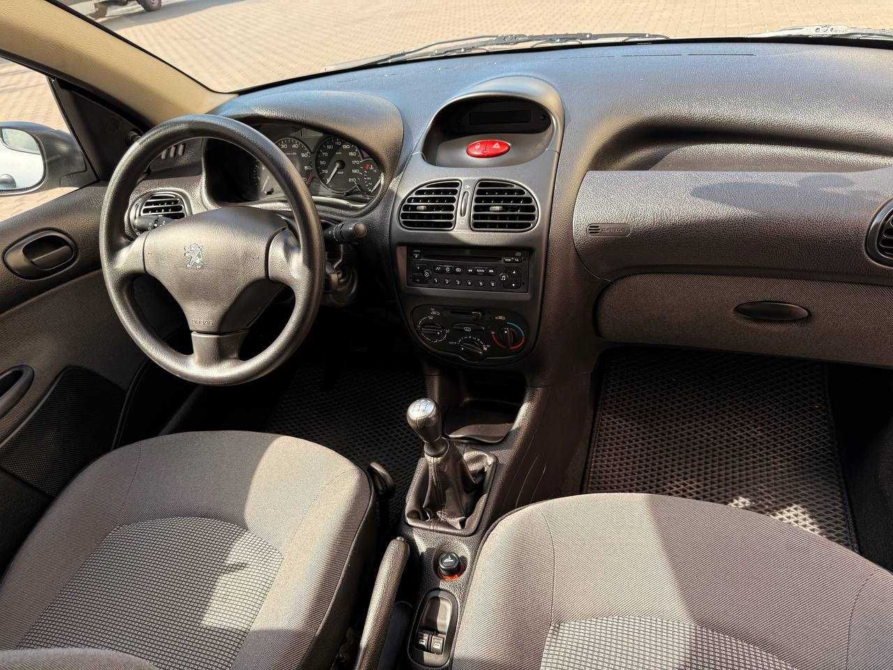 Продам Peugeot 206  2010 р.в. з пробігом 49000 км. !