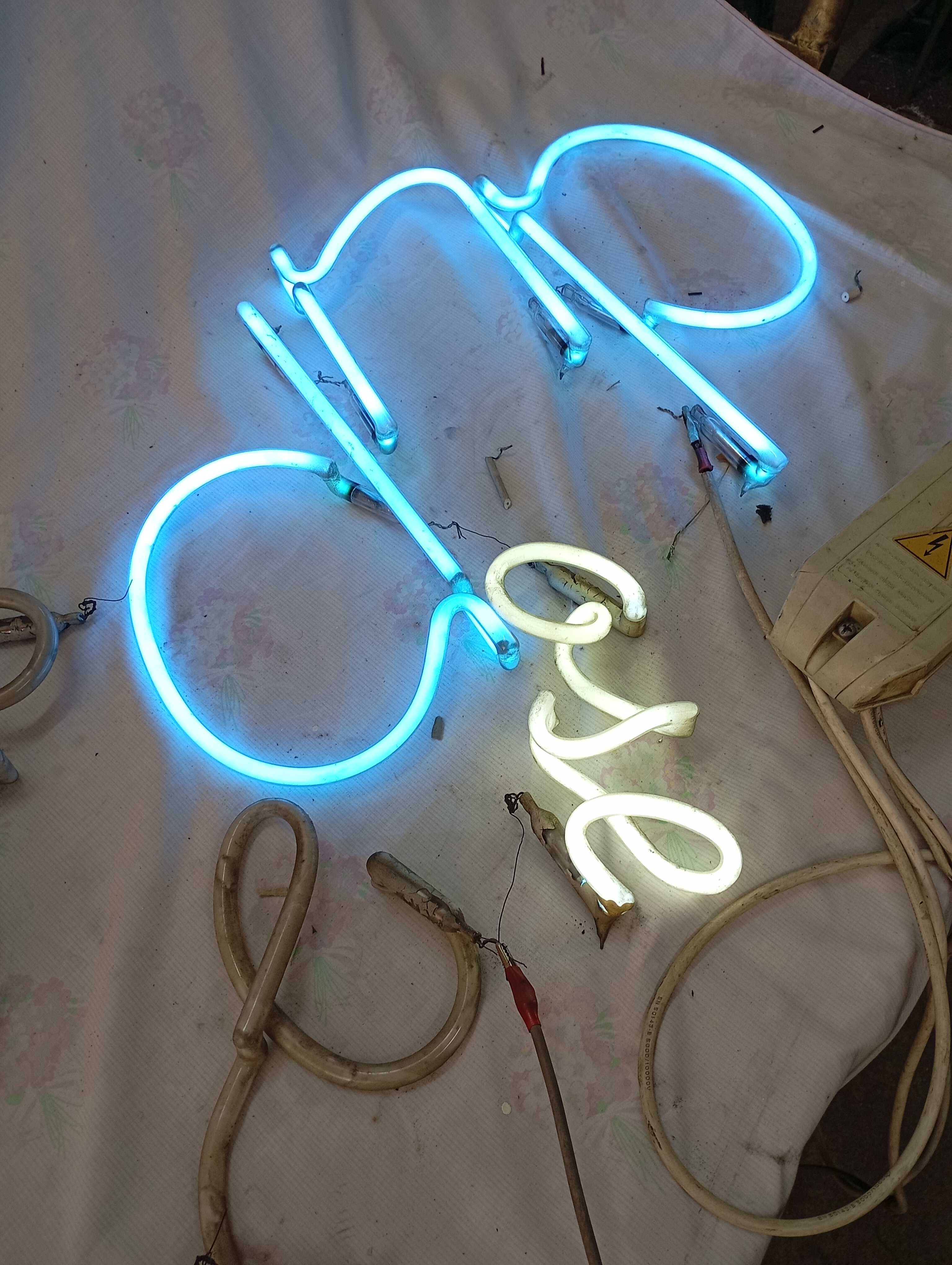 lote letras em neon