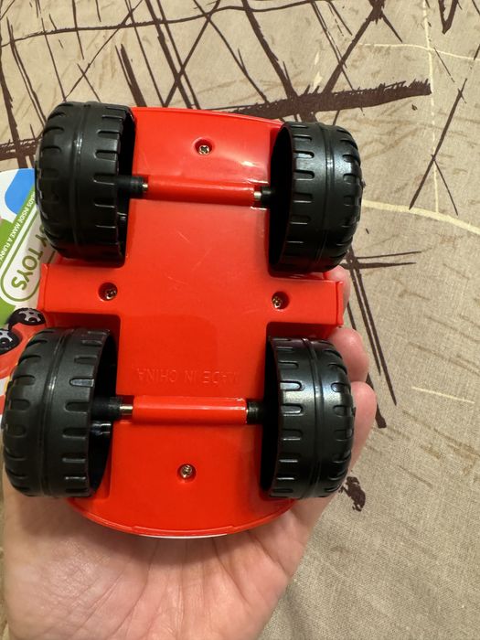 Автомобіль-брязкальце іграшка