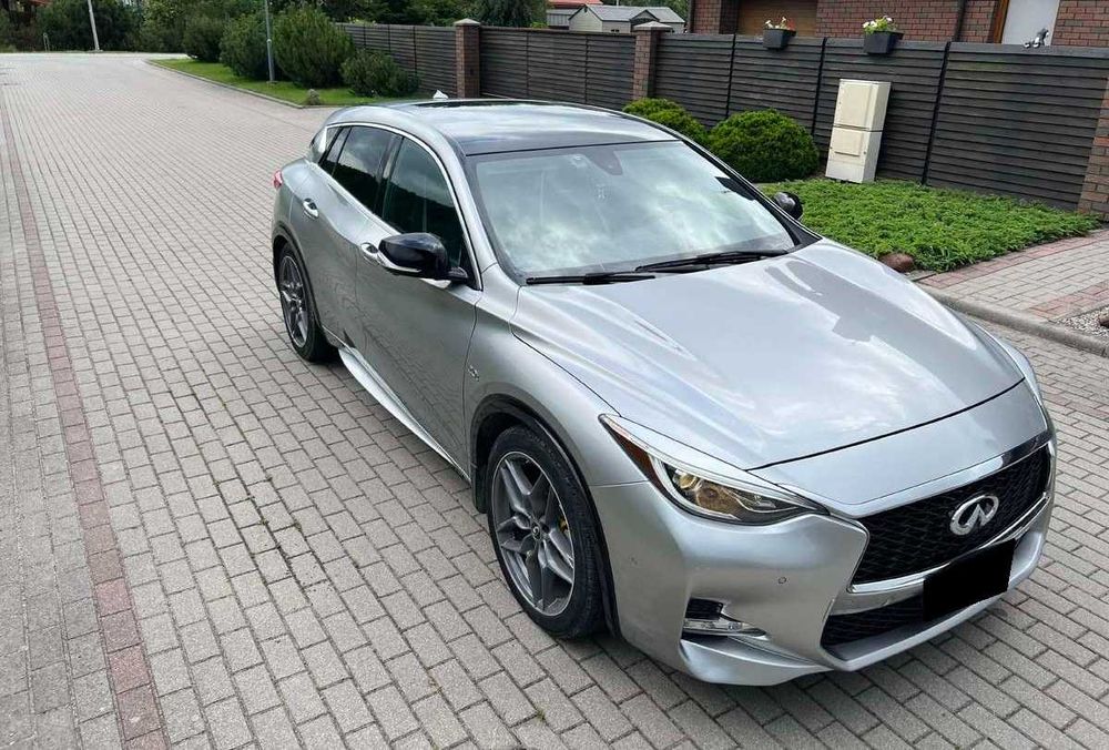 Infiniti QX30 2017 року