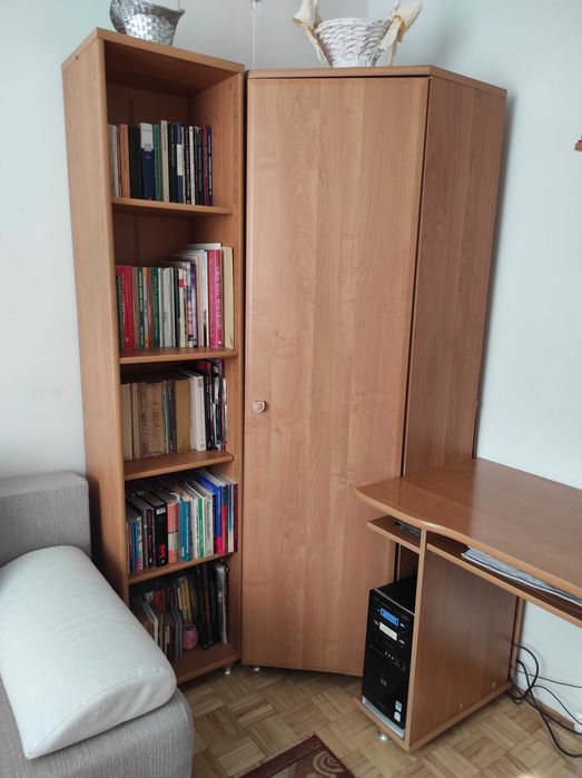 Szafa narożna i słupek biblioteczka