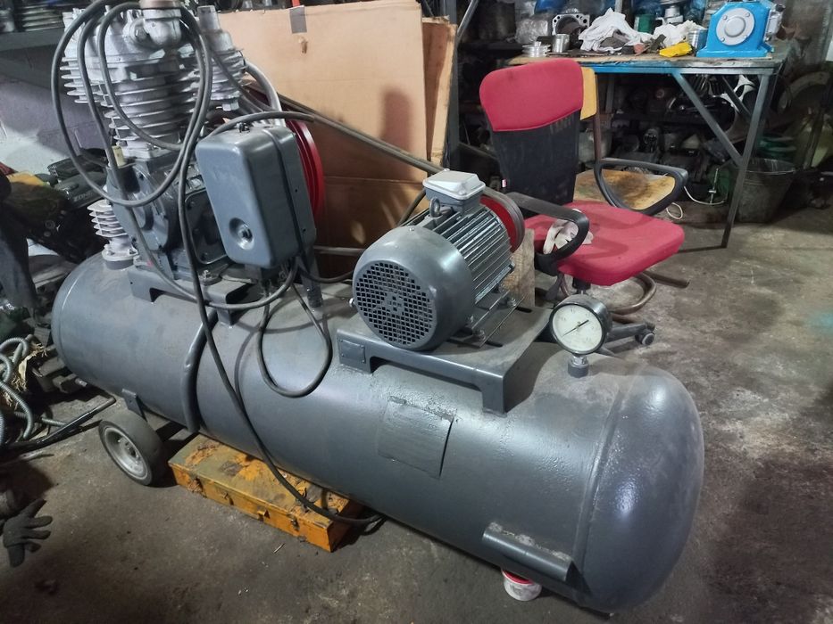 Продам компрессор