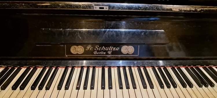 Pianino Fr. Schultze antyk