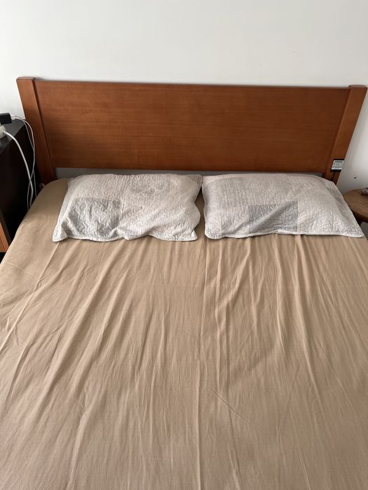 Vende-se conjuntos de camas com colchão 1,6m x 1,9m