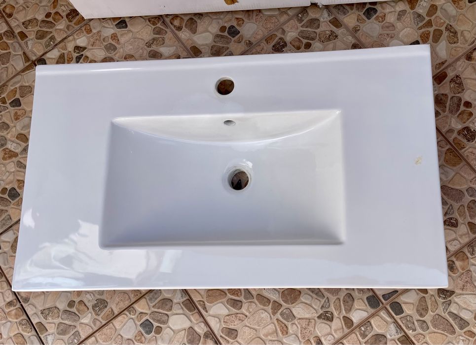 Lavatório de cerâmica branco de encastrar