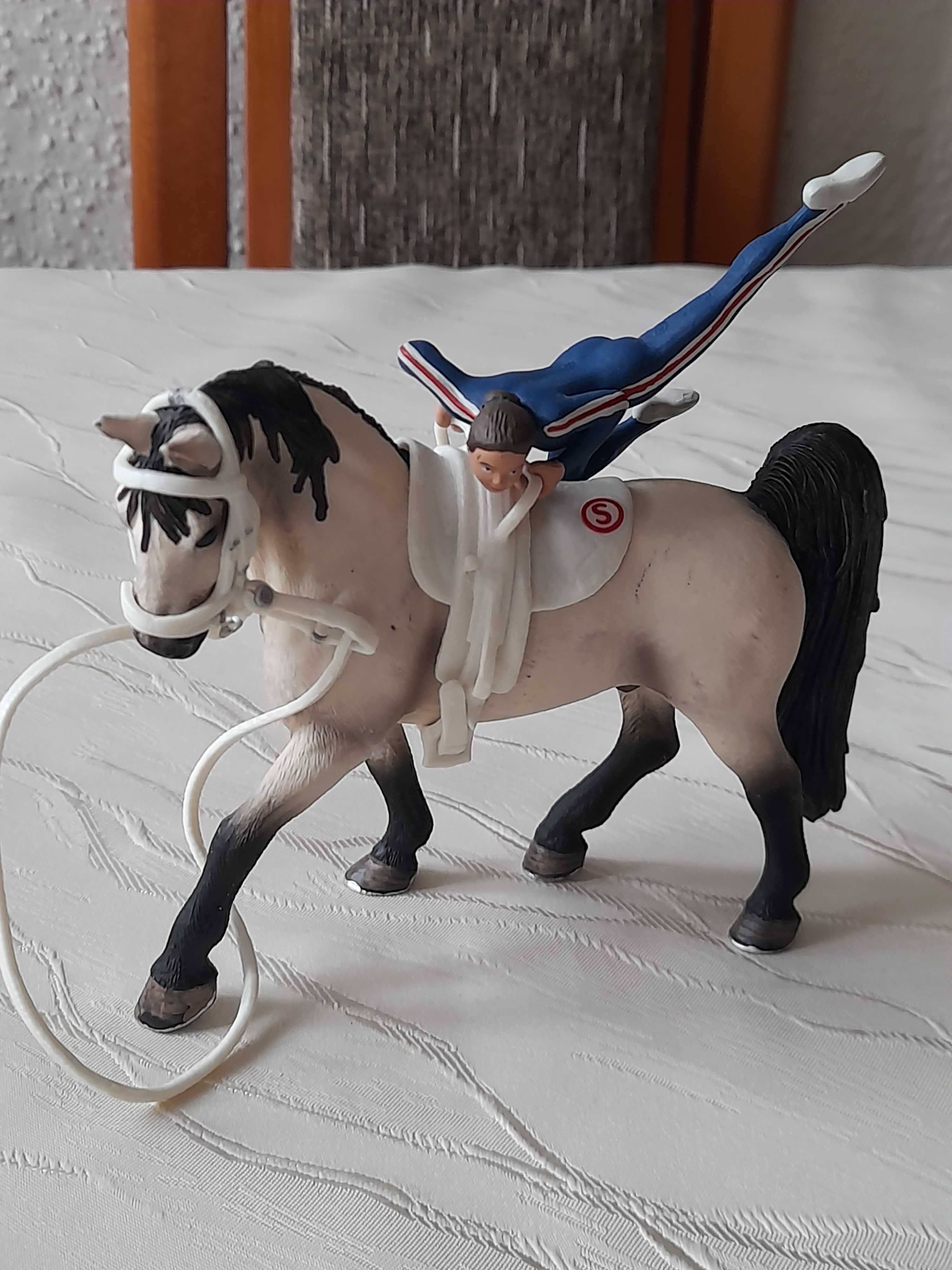 Vintage Schleich kolekcjonerskie figurki koni wraz z akcesoriami