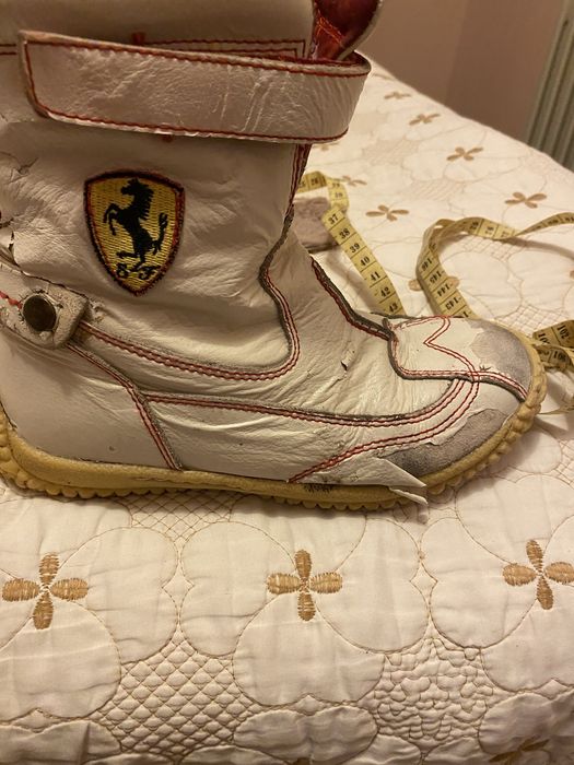 Дитячі чобітки на цегейці