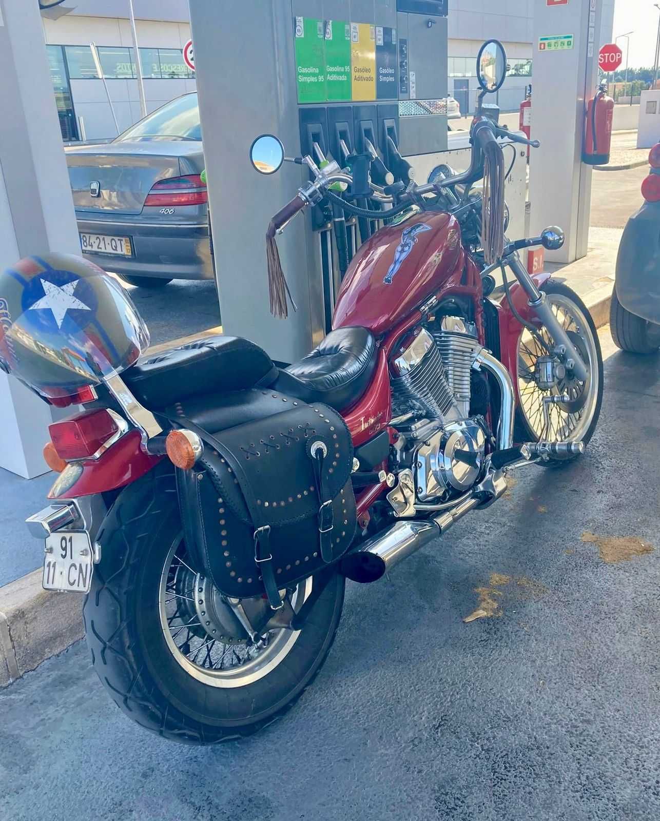 Suzuki Intruder VS800