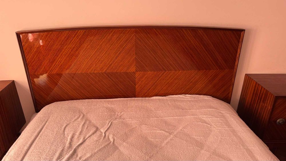 Mobília de quarto de casal antiga em muito bom estado