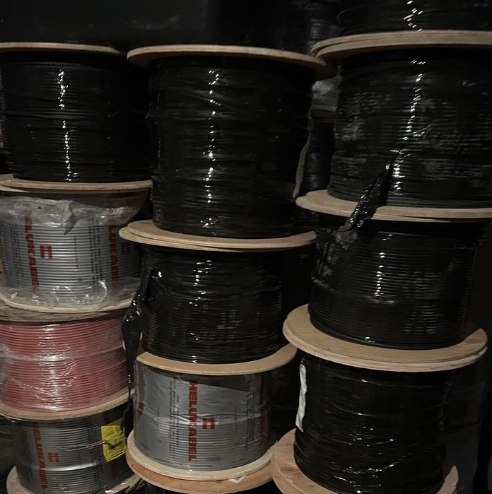 Кабель для монтажу сонячних панелей.