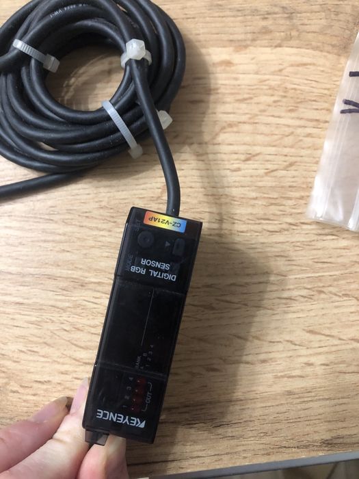 Nowy wzmacniacz Keyence CZ-V21AP – oryginalny, nowy