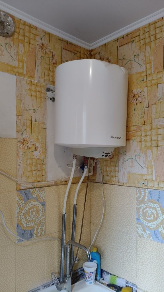 Продам 1-кімнатну квартиру в центрі міста.
