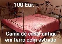 Cama de casal em ferro antiga