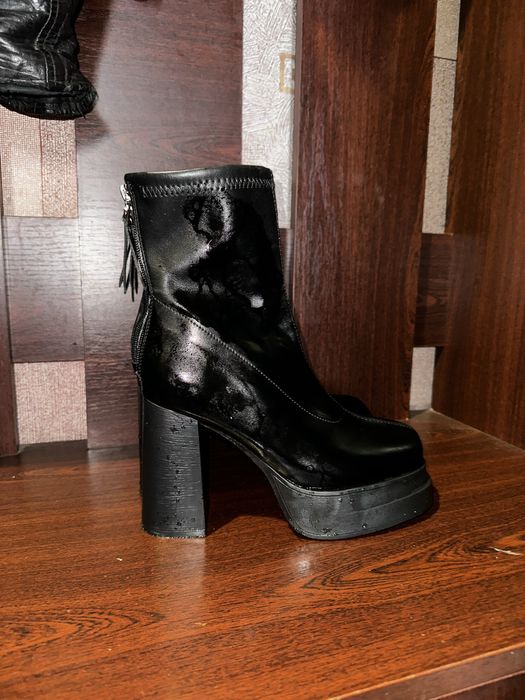Ботильйони ботинки боти черевики на чоботи підборах versace catwalk