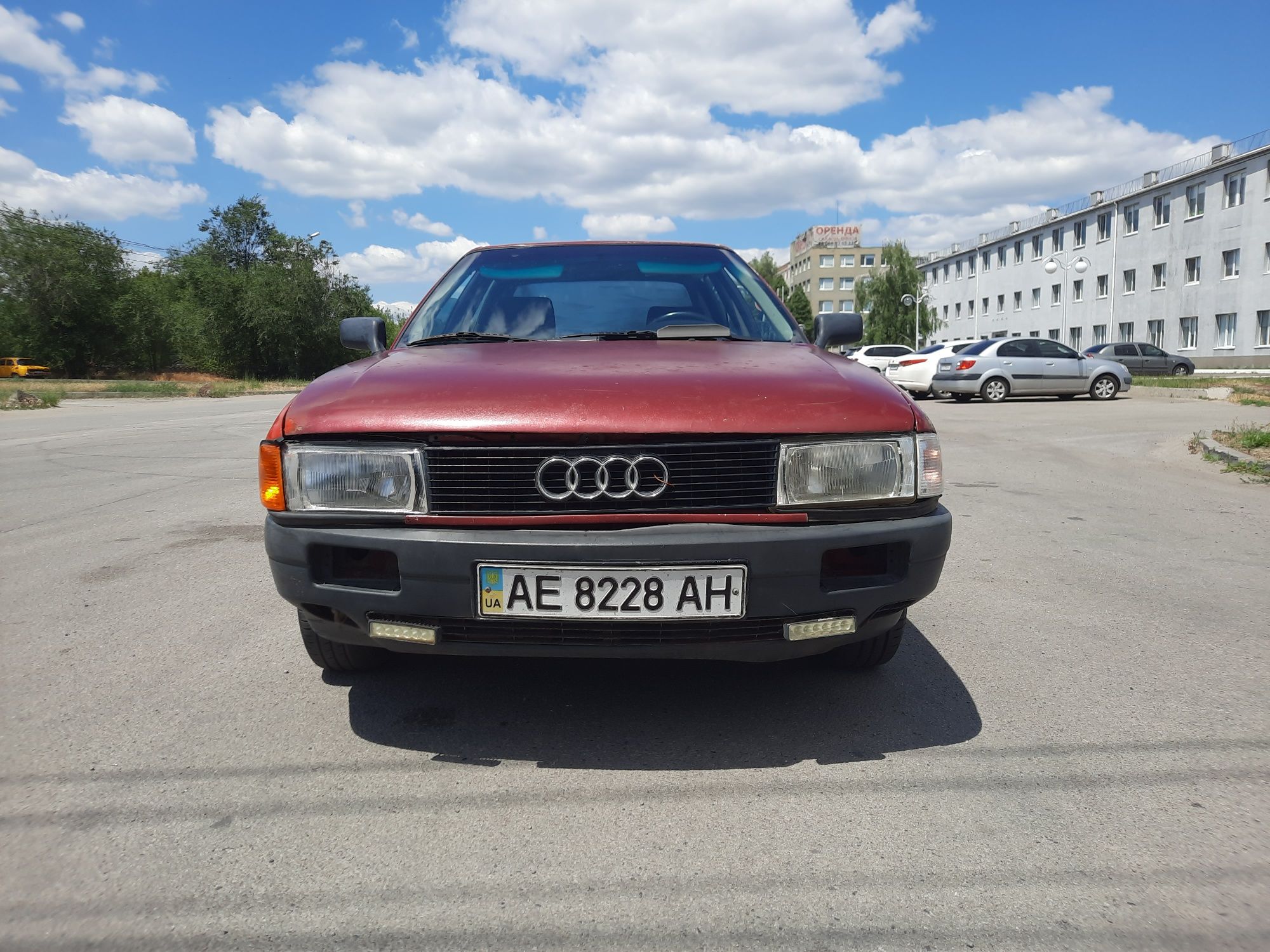 В продаже Ауди 80/1987 года. На газу , на полном ходу. Сел и поехал.