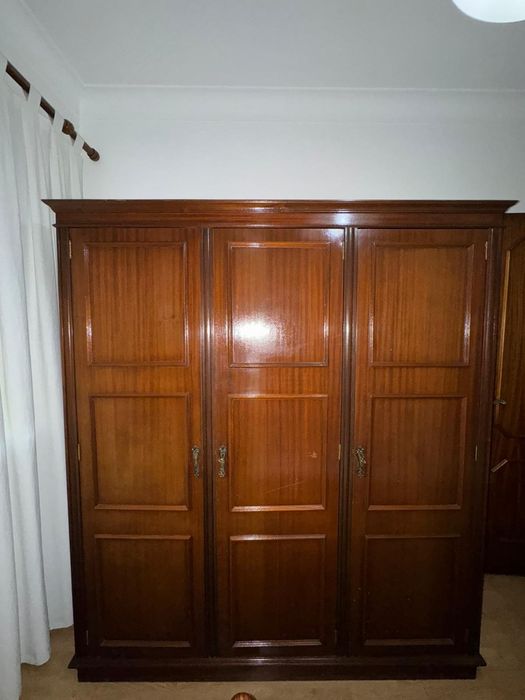 Roupeiro/ guarda fatos