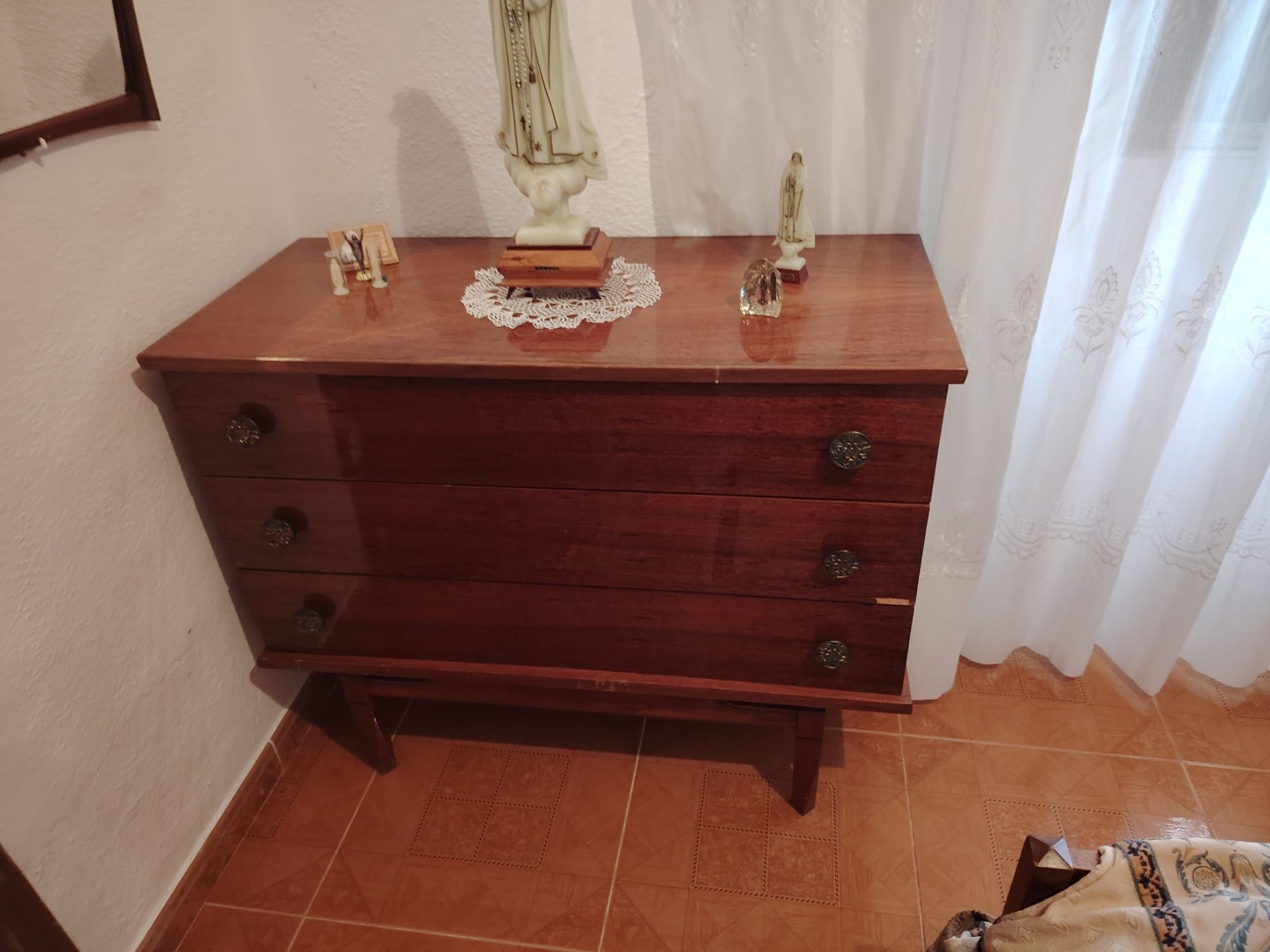 Mobília quarto(cama, guarda roupa e cómoda)