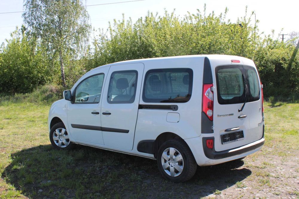 Двери передние Рено Кенго дверь двері Renault Kangoo 2