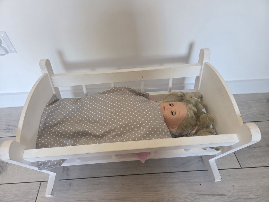 Kołyska dla lalek drewniana biała