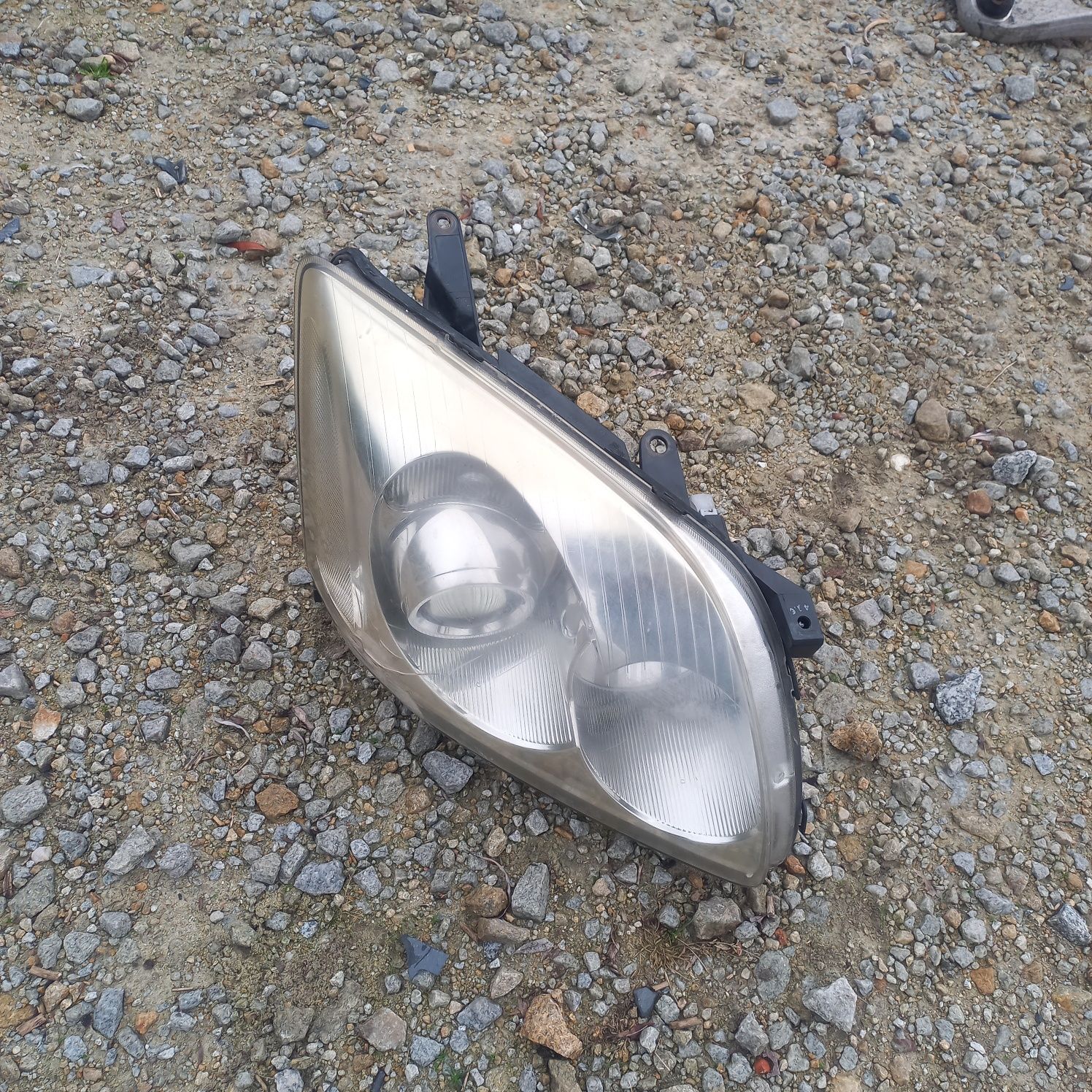 Toyota Avensis t25 lampa prawa reflektor, oryginal xenon