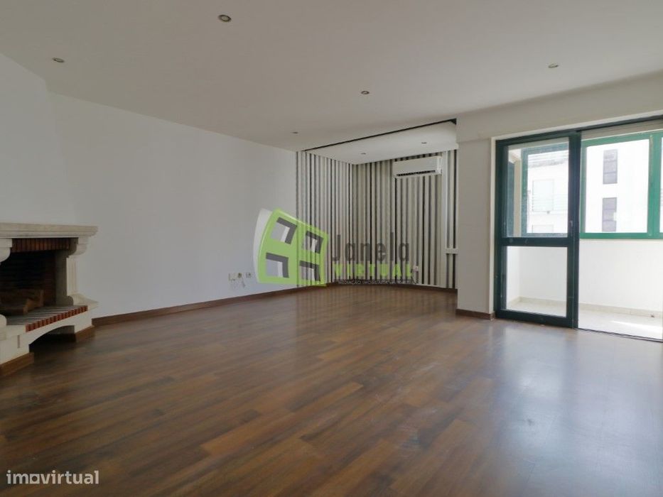 Apartamento T2 para Arrendamento em Alhos Vedros com Parqueamento