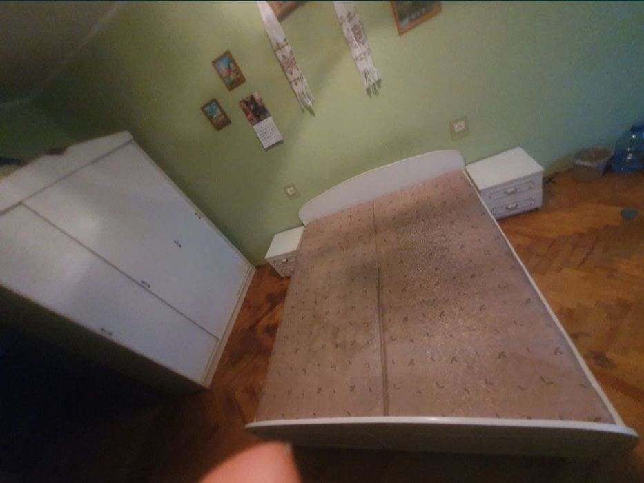 Продам мебелі в спальню(шафа купе, ліжко та дві тумбочки)