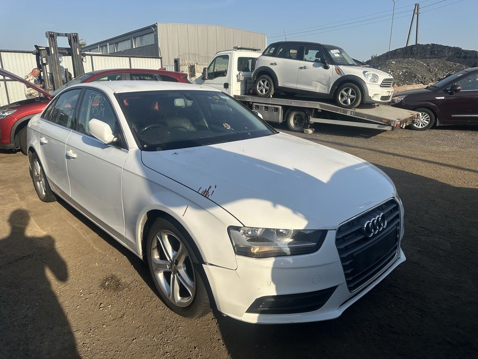 Audi A4 B8 lift  silnik 2.0 TDI 2013r,Anglik z kluczykami