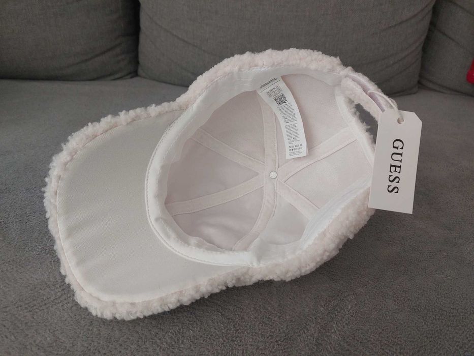 Czapka z daszkiem Guess