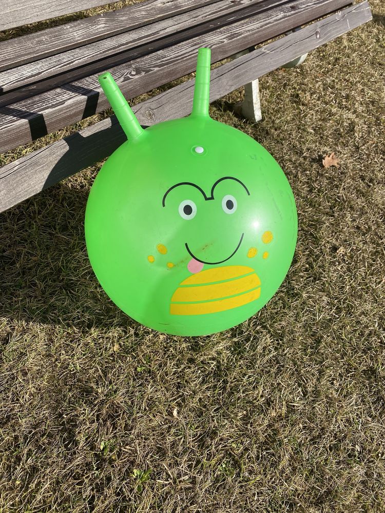 Skoczek piłka z uchwytami zielona do skakania dla dzieci duża 40cm