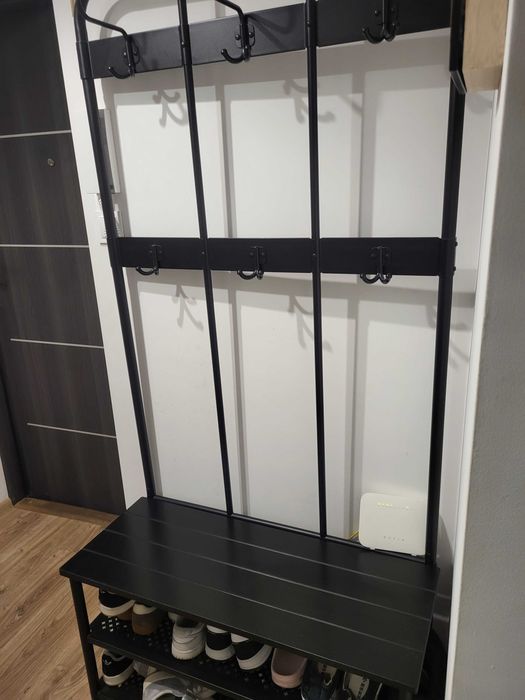 Wieszak z lawka do siedzenia Ikea