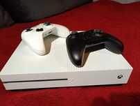 Xbox one S + 2 pady