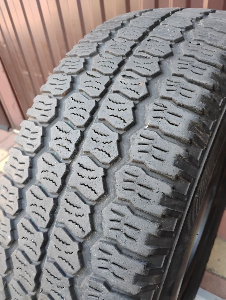 1x Opona całoroczna MAXXIS  215/65R16C. 5,70 mm.