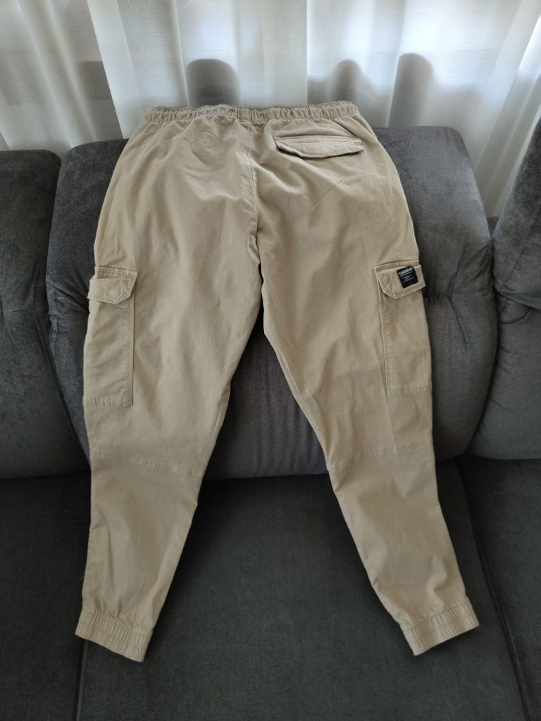 Spodnie PULL&BEAR typu cargo jogger stan idealny