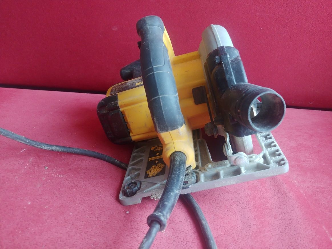 Pila tarczowa dewalt dwe 576