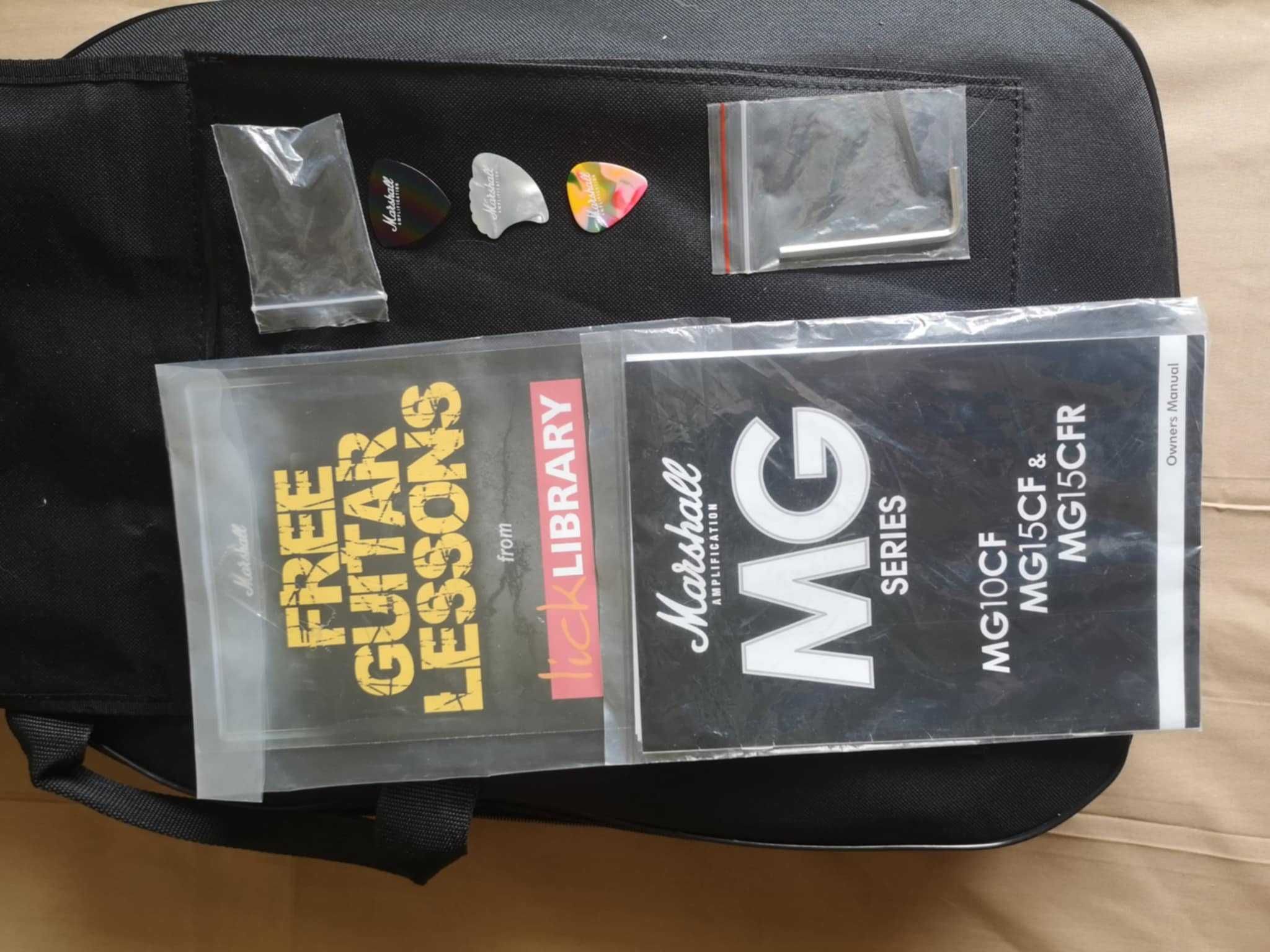Zestaw gitarowy Marshall – gitara + wzmacniacz + akcesoria