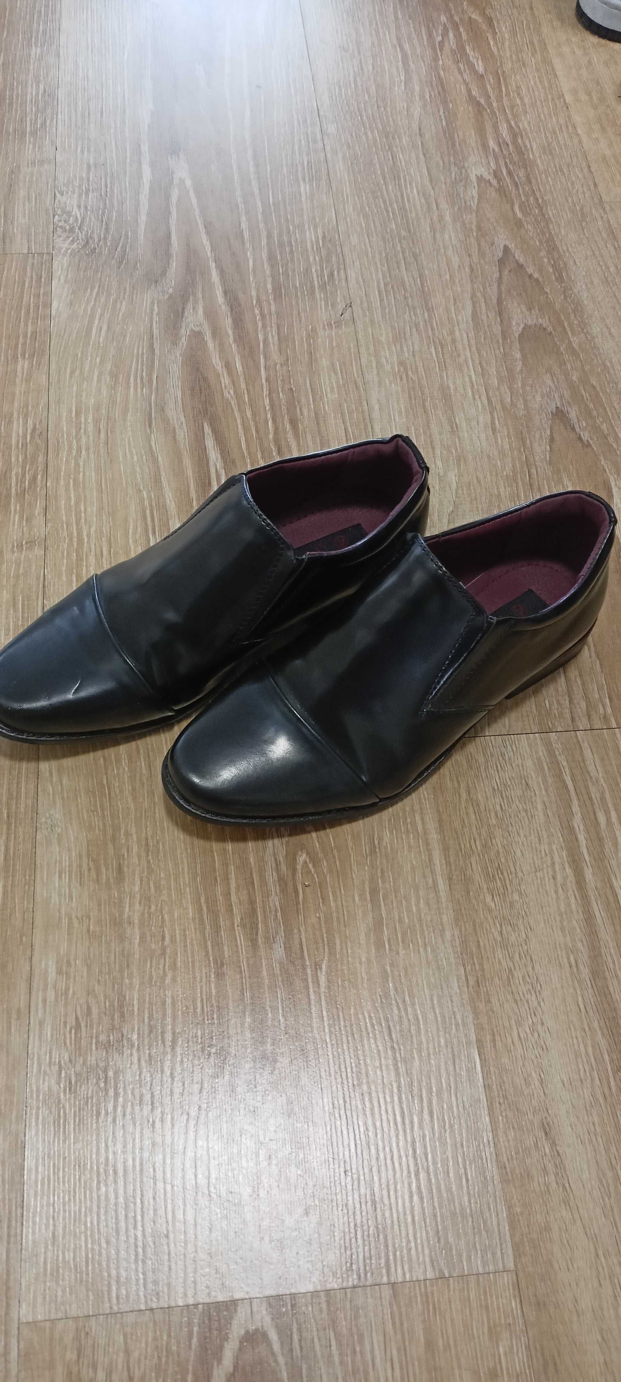 Buty chłopięce czarne eleganckie, komunia, rozmiar 35