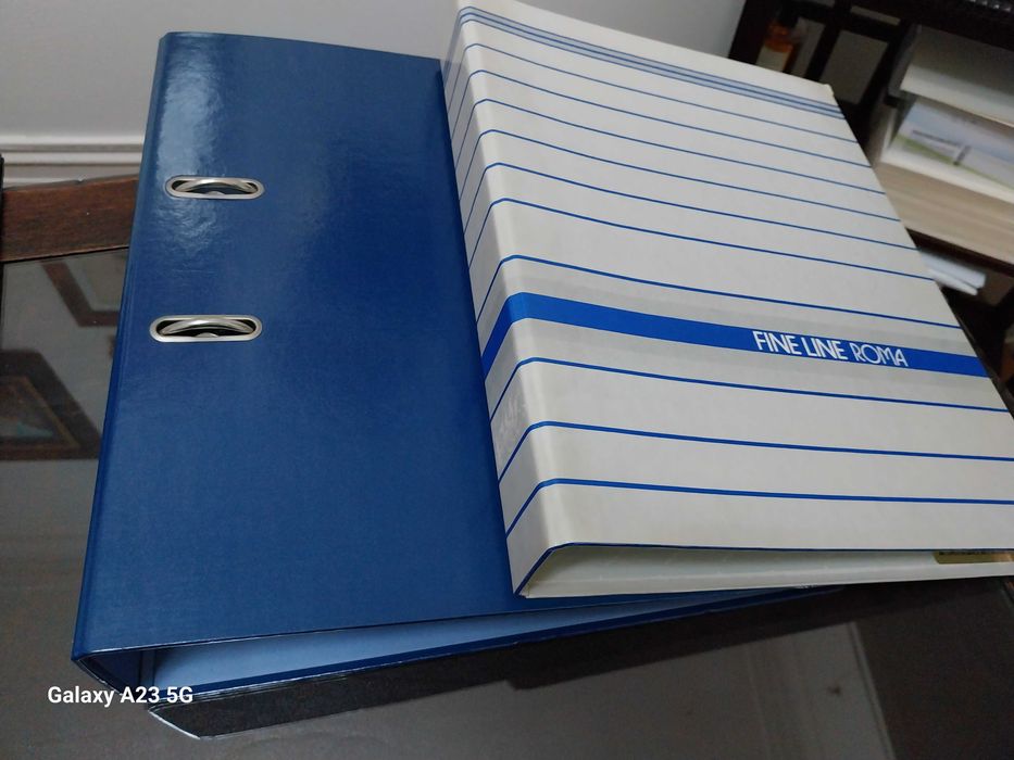 Dossiers arquivadores A4. Material escolar. Material de escritório