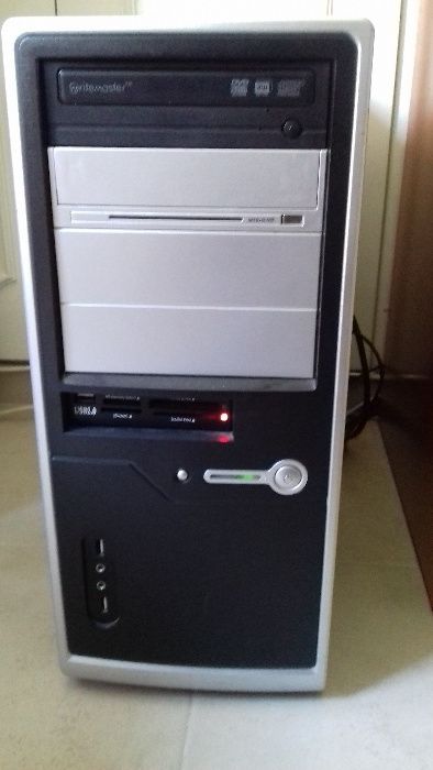 Computador de torre c monitor