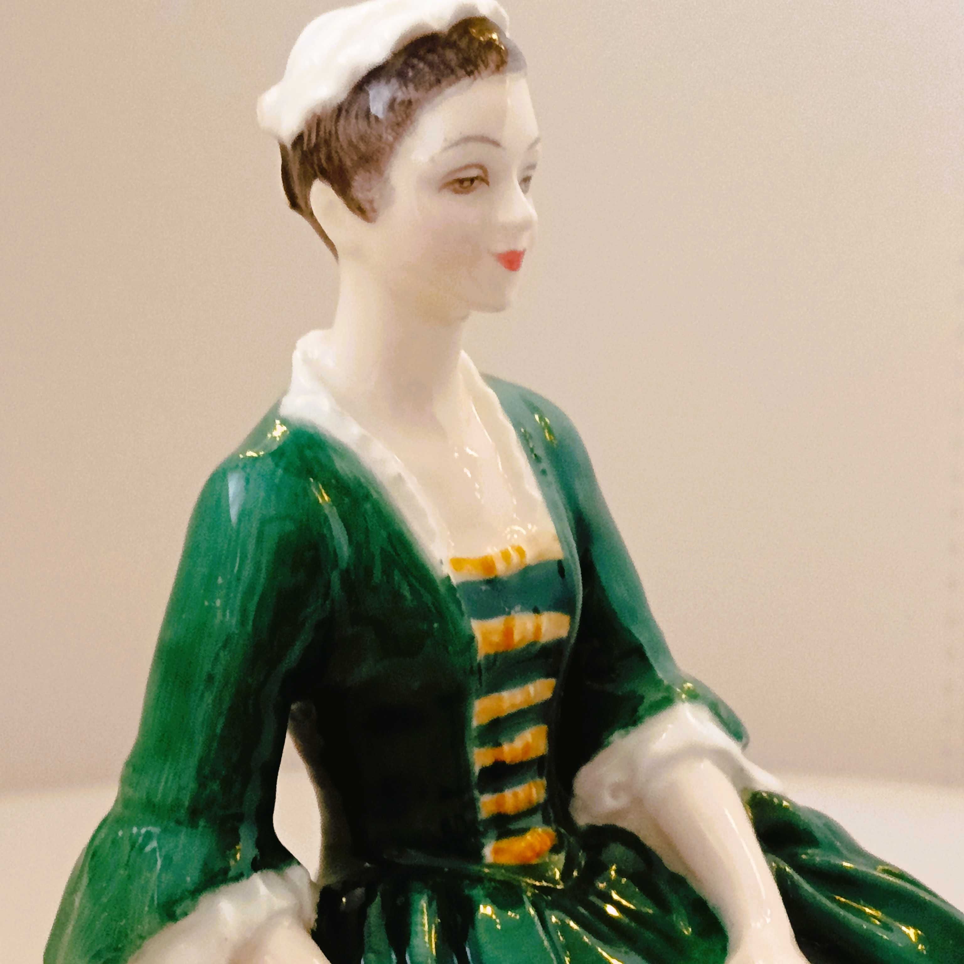 **szmaragdowa DAMA na ławce Royal Doulton 1959+