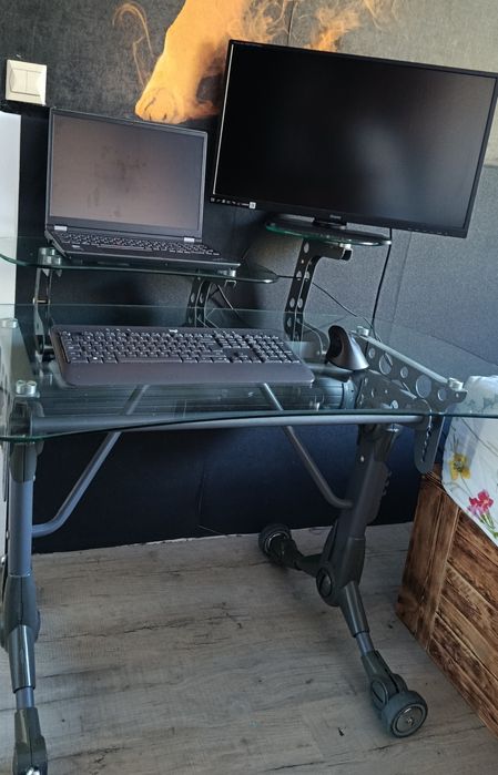 Biurko szklane - wyjątkowe i orginalne